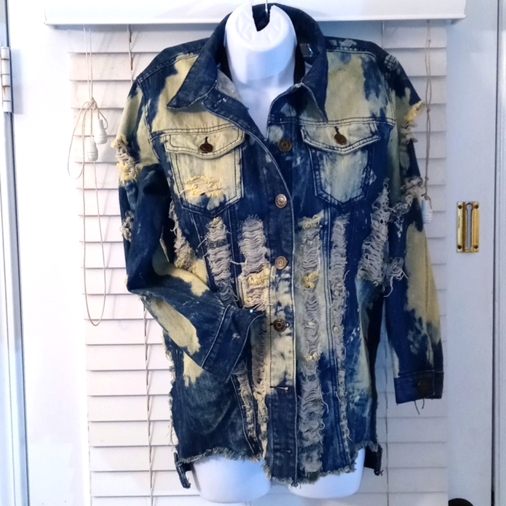 Super cool DAZL ladies jean jacket